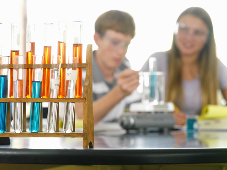 Teaching with and without equipment